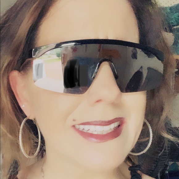 Meet your💥POSH AMBASSADOR💥, Carlee! - Picture 10 of 11